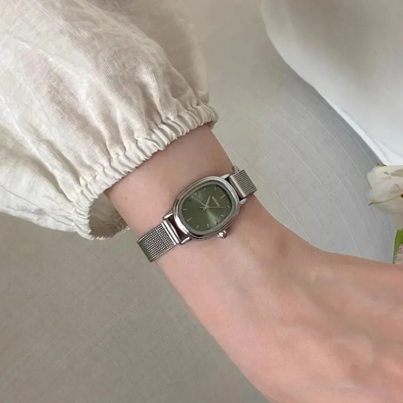 Minimalist Thin Watch - صغيرة البيضاوي الهاتفي الأخضر ساعة بسيطة
