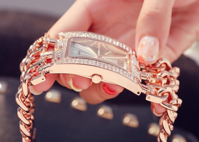 G & D جديد عارضة أزياء المرأة  - مراجعة Minimalist Thin Watch وسعره
