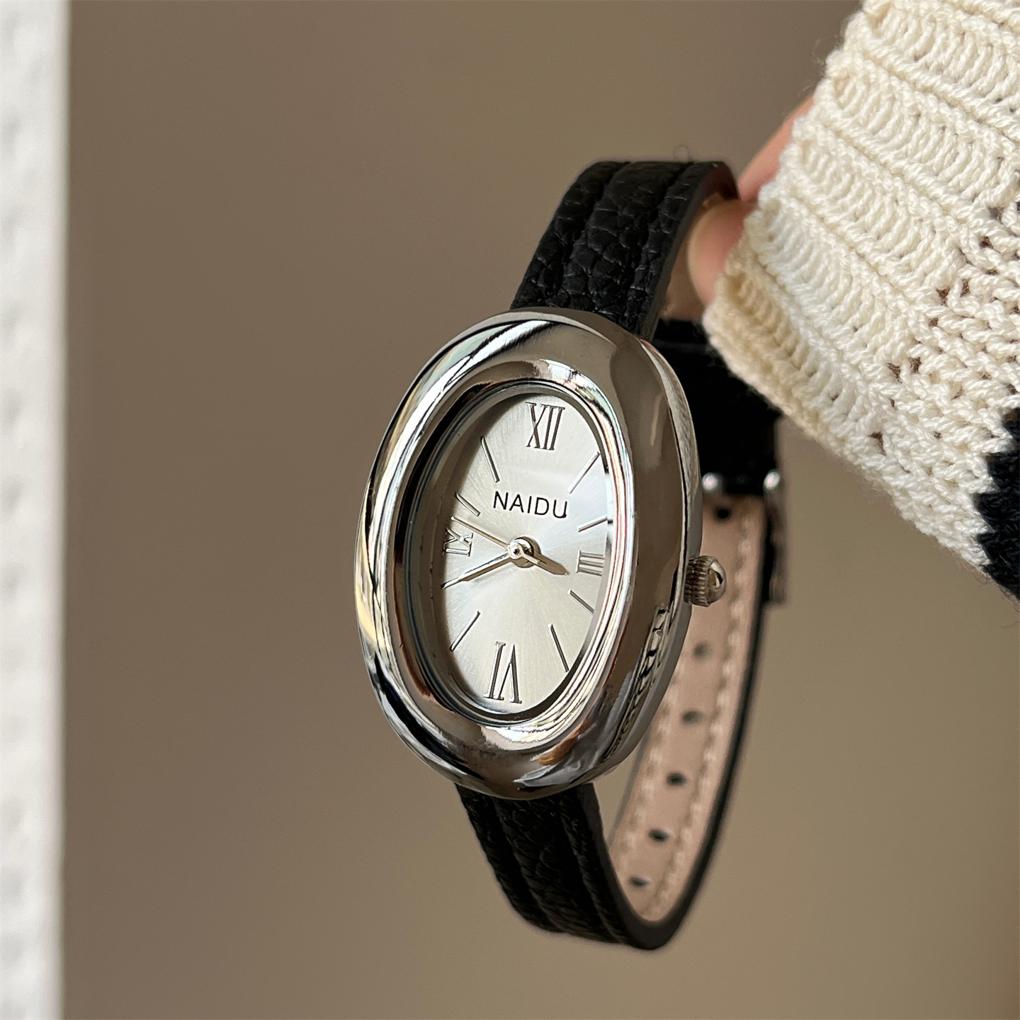 ساعات نسائية جميلة بيضاوية جدي - مراجعة Minimalist Thin Watch وسعره